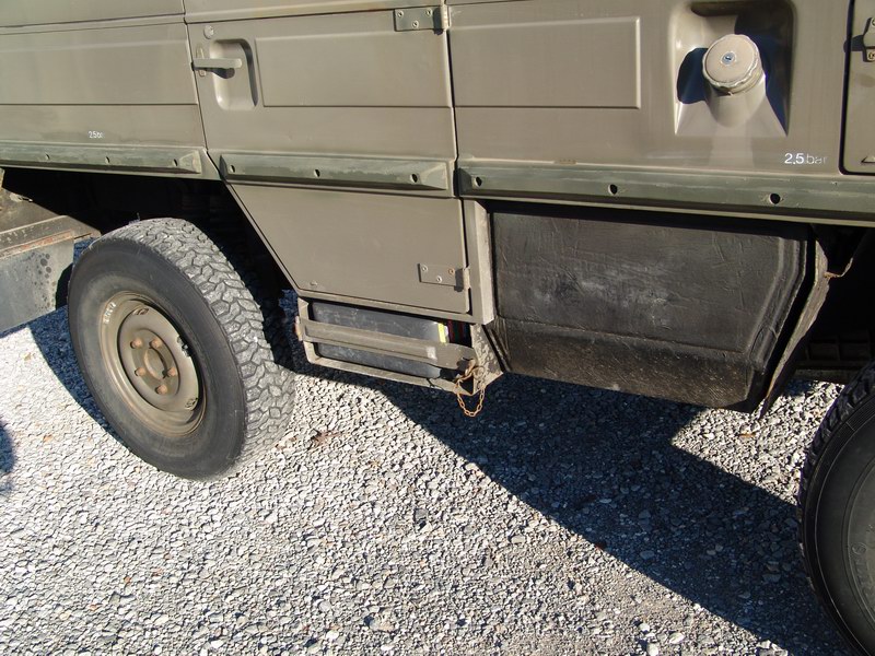 Austrian Army Radio Truck
Has been completley res ..